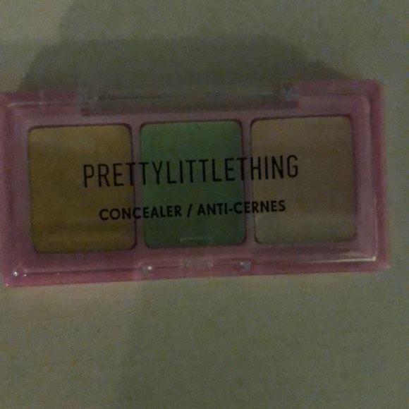 Pretty little thing concealer with makeup bag - Picture 2 of 4